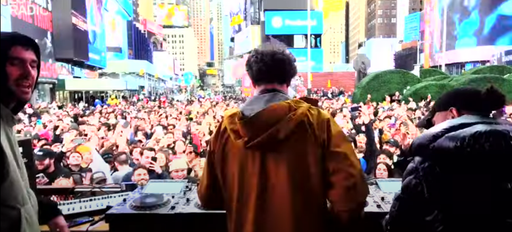 Skrillex, Fred Again, Four Tet – B2B2B Times Square Popup Show – Powered by The Lot